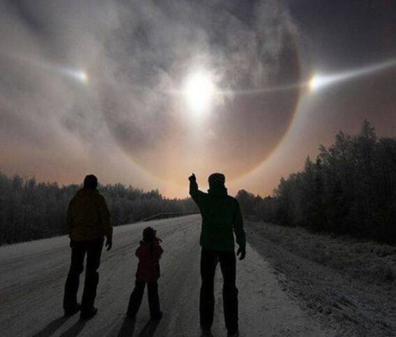 „Úgy tűnt, mintha figyelnének minket” – Rejtélyes UFO világította be az éjszakai égboltot