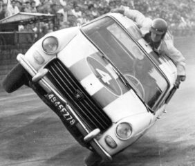 Jön a minimumsebesség, ha nem mész elég gyorsan, megbüntethetnek