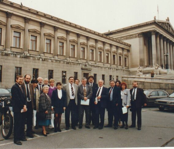 OMW 94 Bécs  – a parlament gazdasági bizottsága a sógoroknál – harminc éves történet – három éjszakás konszenzus