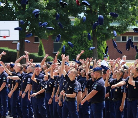 „Ha valaki meg akar élni, kénytelen másodállást vállalni” – interjú a rendőrszakszervezet vezetőivel