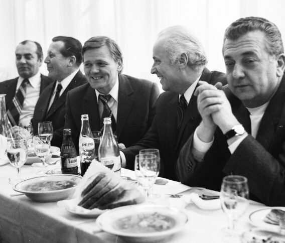 Gyarmati Béla aranytollas újságíró, rádiós szerkesztő , író és színházigazgató itthagyott  minket