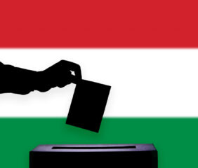 Mi van a szociális otthonokban- ki gondoskodik a mobil urnák rendeléséről – fő a fejük az intézményvezetőknek