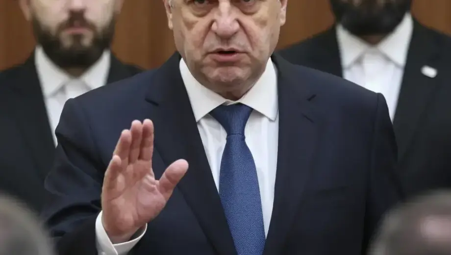A Hungarian political figure resembling President Herzog in a formal setting, sternly addressing a group of Jewish individuals with a serious expression, conveying a warning or admonition, with a somber and intense atmosphere, realistic portrait style