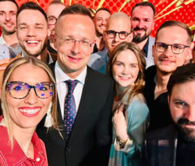 Kiszivárgott, kik kaptak diplomata-útlevelet, Orbán Viktor barátja mellett több érdekes név is van a listán – a szolgálati passport sem volt kutya – nekünk csak ilyen jutott