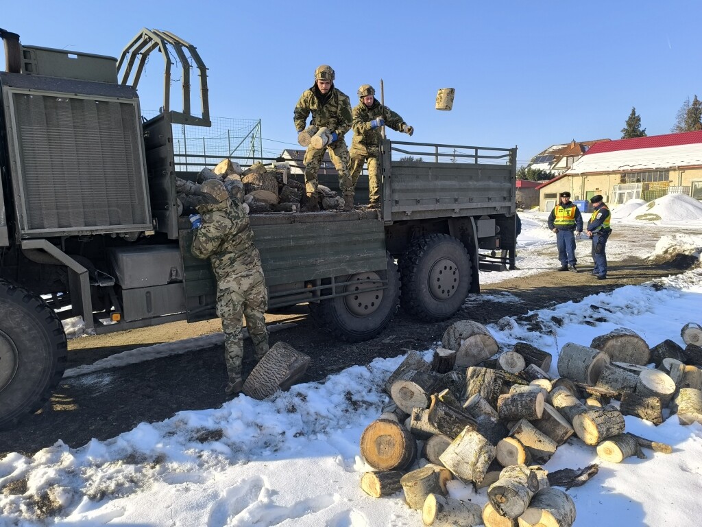 Borsodban is folytatódik az ingyenes tűzifa kiosztása a rászorulóknak