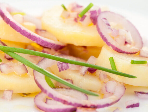 Így készítem a bécsi burgonyasalátát. Egy kedves osztrák háziasszonytól kaptam a receptet