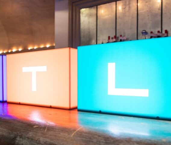 Tömeges elbocsátás az RTL Magyarországnál – a PR-osztály nagy részét elküldték, 25 év után Böjte Piros is távozik