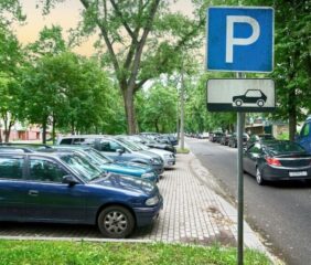 Hátrafelé parkolsz? A pszichológia szerint ez sokat elárul a személyiségedről és a sikerhez való hozzáállásodról