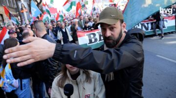 „Fogyatékos maga?” – így dobta ki a HVG stábját a Békemenetről Kubatov embere