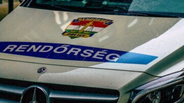 Feljelentést tett a Telex: egy polgármester erőszakkal lökte ki újságíróikat egy Semjén Zsolt-fórumról