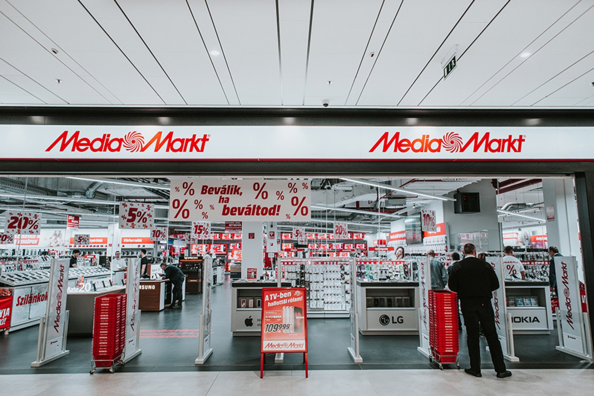 Magyarország felkészül? Kivonulhat a szomszédunkból a Media Markt – baljós jelek a népszerű elektronikai áruházlánc körül