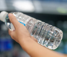 Kiderült a magyar ásványvizek sötét titka: literszám vedelik a magyarok, de ezzel nem számoltak