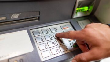 Így vehetsz fel készpénzt bankkártya nélkül – sokan nem tudnak róla, pedig meglepően egyszerű