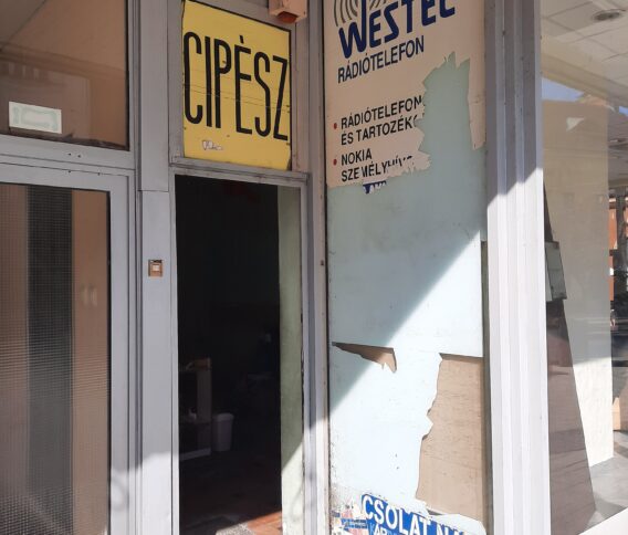 Aranyat értek a pár négyzetméteres butikok – kinek jutott eszébe a kapualji kisboltok elrablása