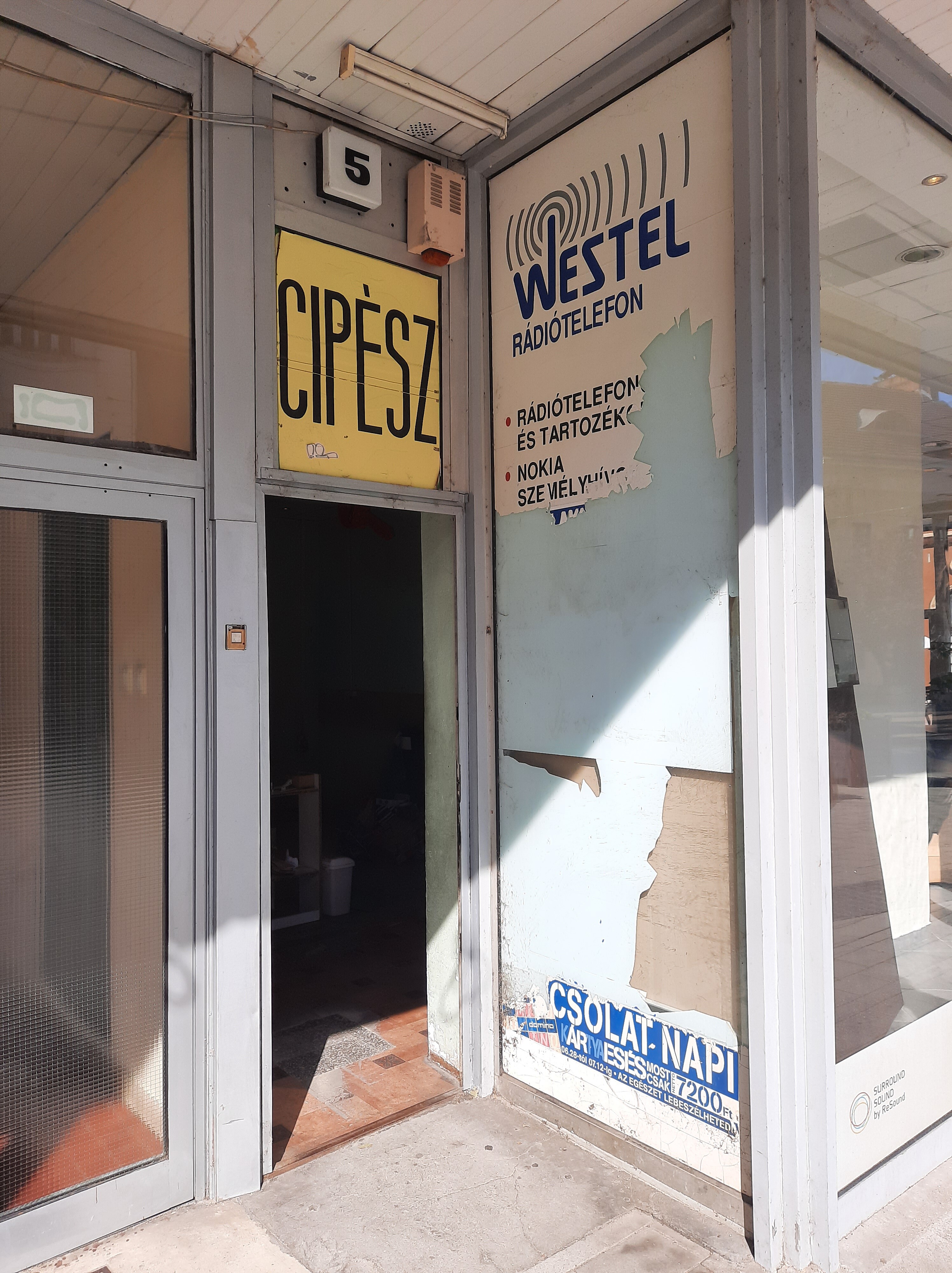 Aranyat értek a pár négyzetméteres butikok – kinek jutott eszébe a kapualji kisboltok elrablása