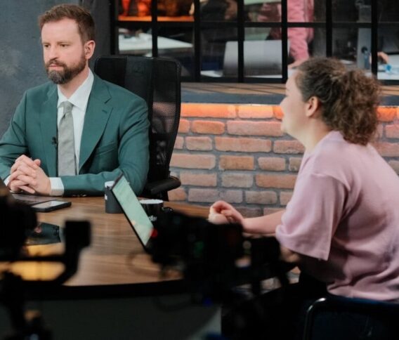 Reggeltől éjszakáig tartó élő műsorral készül a Partizán a választásra