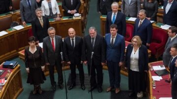 Magyar Péter felszólítása után lemondott a Közszolgálati Közalapítvány ellenzéki kuratóriumi tagja