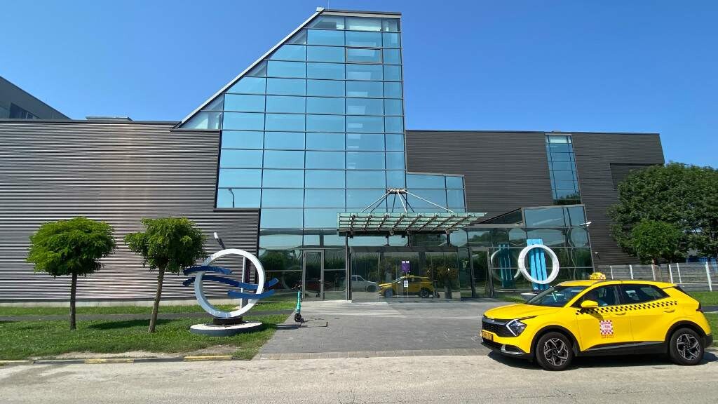 Magyar Péter: Totális politikai terror és megfélemlítés alatt dolgoznak az MTVA munkatársai, még most is fenyegetik őket