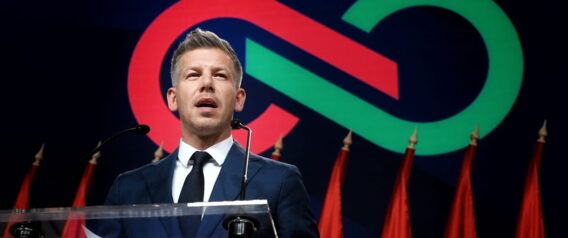 Magyar Péter: Elvárom a báboktól, hogy vállalják a személyes és szakmai felelősséget – élőben a leendő miniszterelnök nemzetközi sajtótájékoztatójáról
