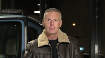 Plasztikával éveket fiatalodott a magyar James Bond – képekkel (x)