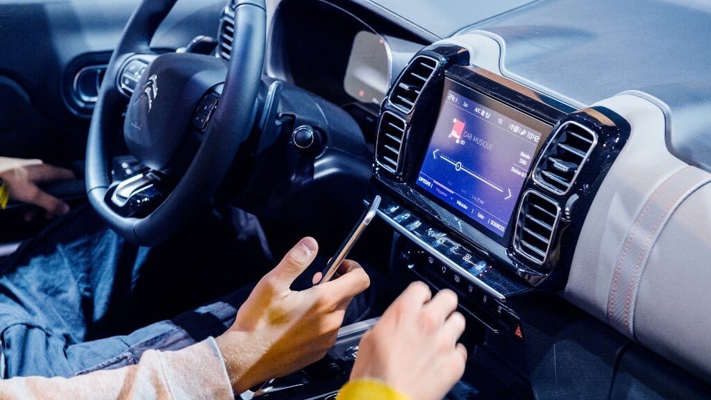 A médiapiacot is érintené a Momentum csomagja: digitális rádiózást is javasolnak a TISZA-kormánynak