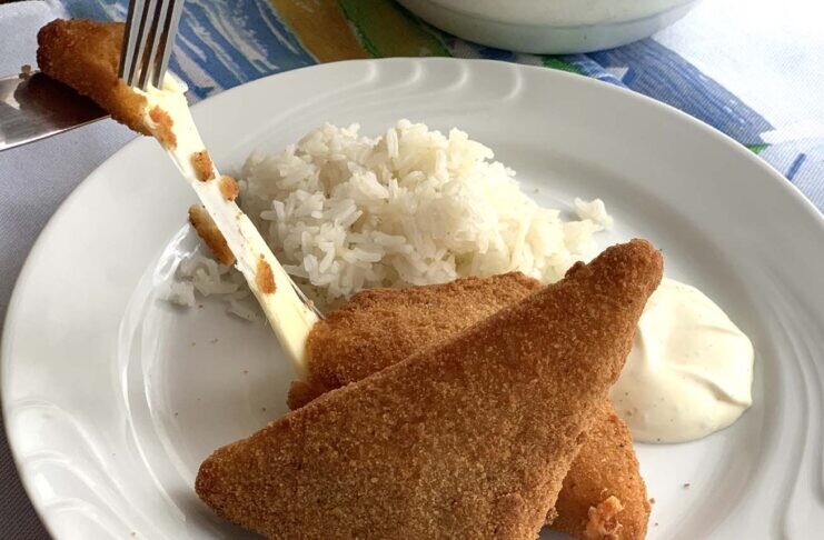 A nyolcvanas évek retró vega fogása: így készül a tökéletes rántott sajt