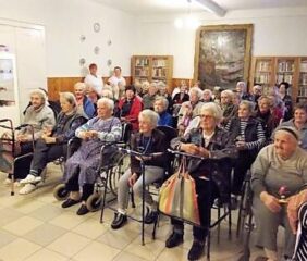 Választási megfigyelőket a szociális intézményekbe – hogyan akadályozzuk meg az idős emberek befolyásolását – legalább 600 voks a tét