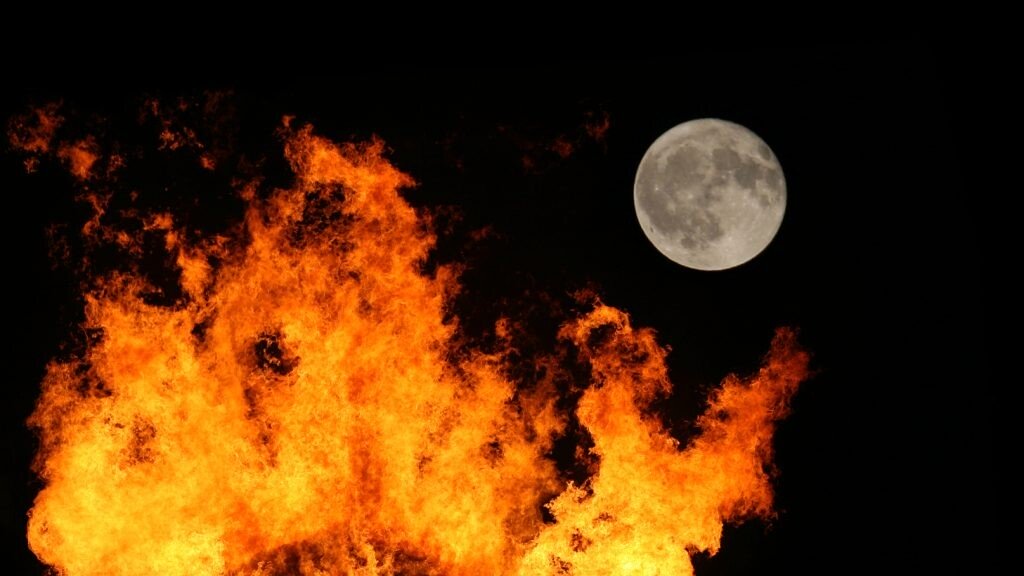 Valami nagyon nincs rendben: ezért gyújt tüzet a NASA a Holdon