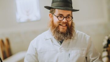 Gyanús kifizetéseket talált az ÁSZ Köves Slomóék alapítványánál