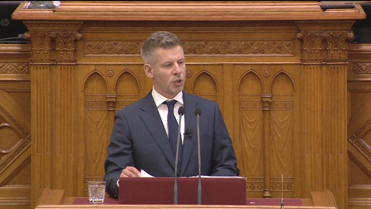 Magyar Péter a meghurcolt újságíróktól is bocsánatot kért beiktatási beszédében