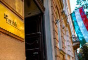 A Médiatanács eljárást indított a HírTV, a Mediaworks és a Balaton Rádió ellen – lezárták az RTL gitártöréses ügyét