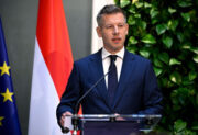 Magyar Péter felmentette az összes nemzetbiztonsági vezetőt