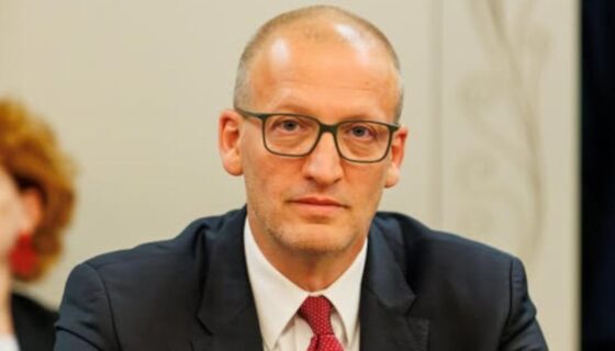 tarr zoltán szerint minisztériuma nem szól bele a közmédia átalakításába – heteken belül indulhat a társadalmi egyeztetés az intézmény jövőjéről