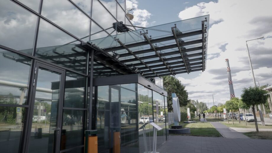 a közmédia további dolgozókat mentett fel a munkavégzés alól: mti sek is érintettek