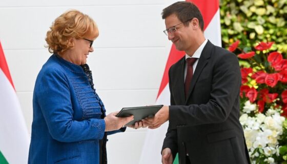 siklósi beatrix keményen beleszállt a közmédia manipulációit feltáró mti sekbe: „ez a legalja”