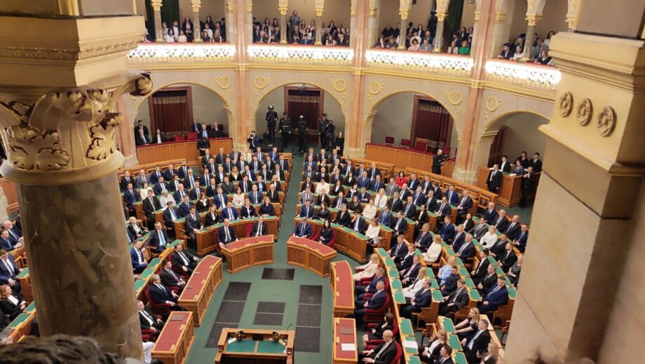 11 év után visszatér a parlamenti közvetítés a köztelevízióra